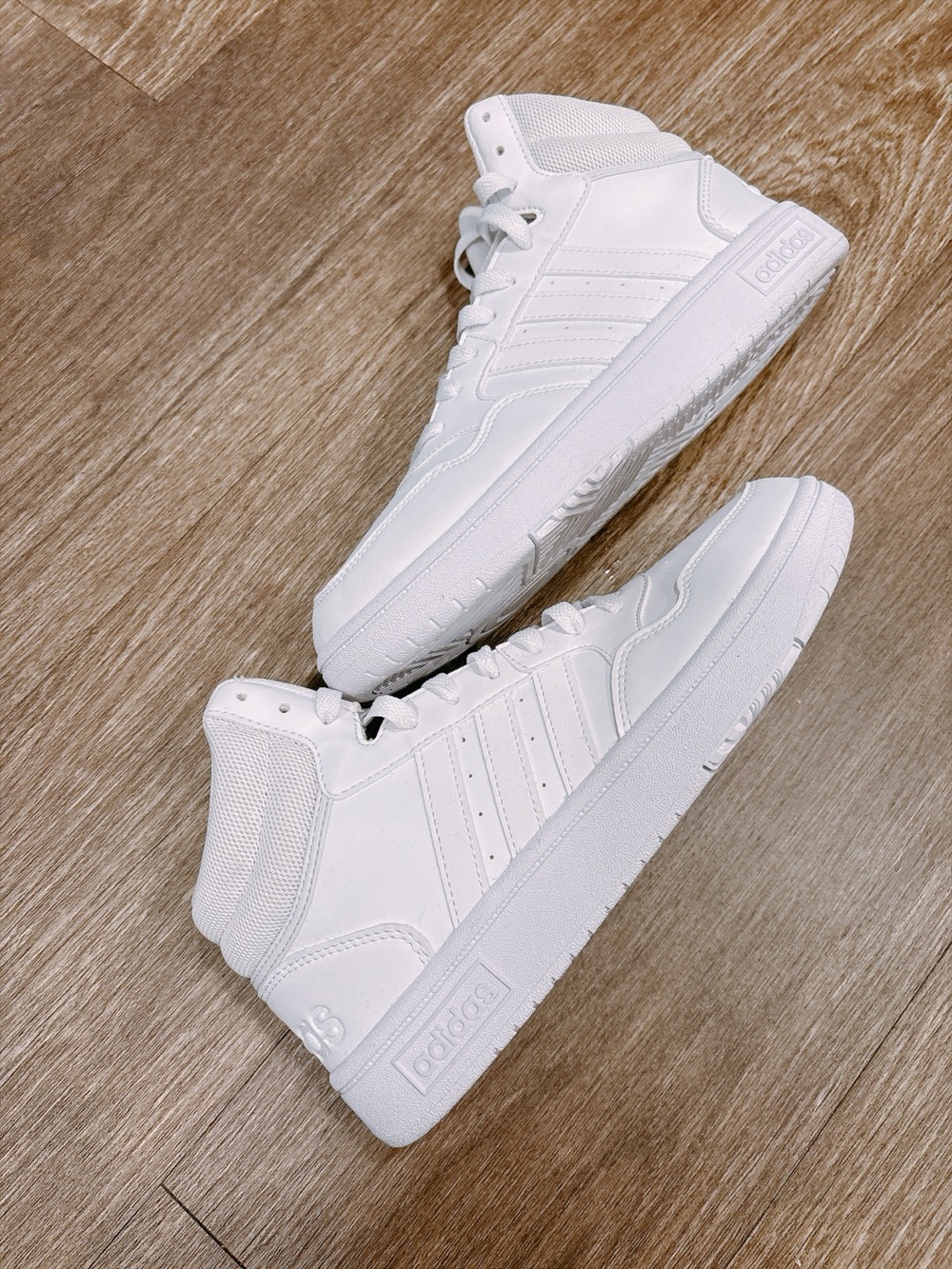 Adidas Woman’s Mid-Top Sneakers - White with ligh lilac